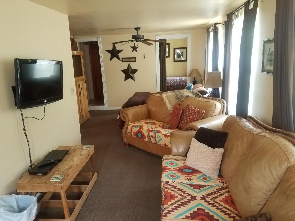 Alpaca Inn, The