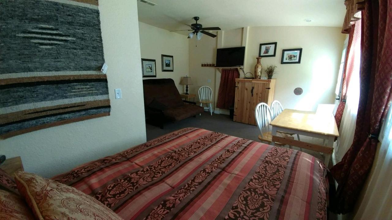 Alpaca Inn, The Hotel