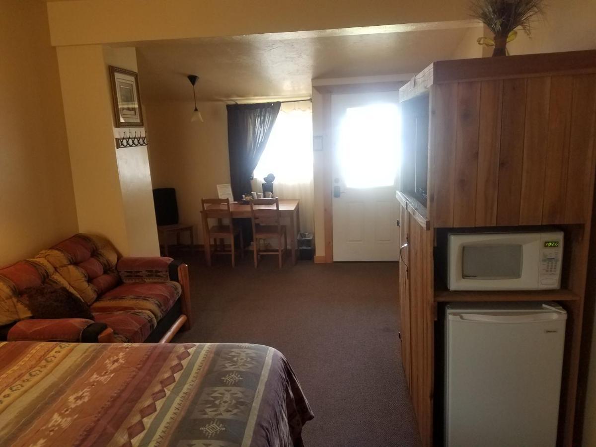 Alpaca Inn, The