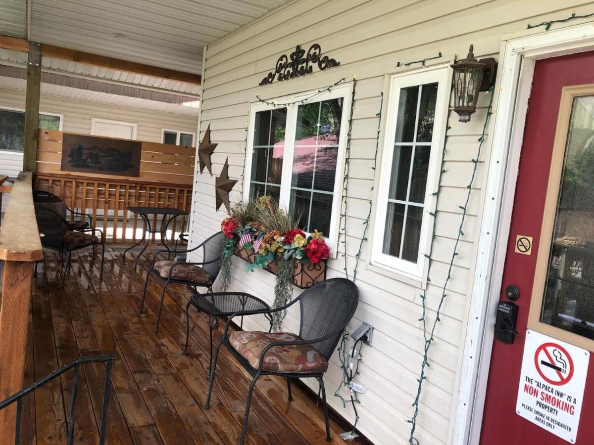 Alpaca Inn, The *